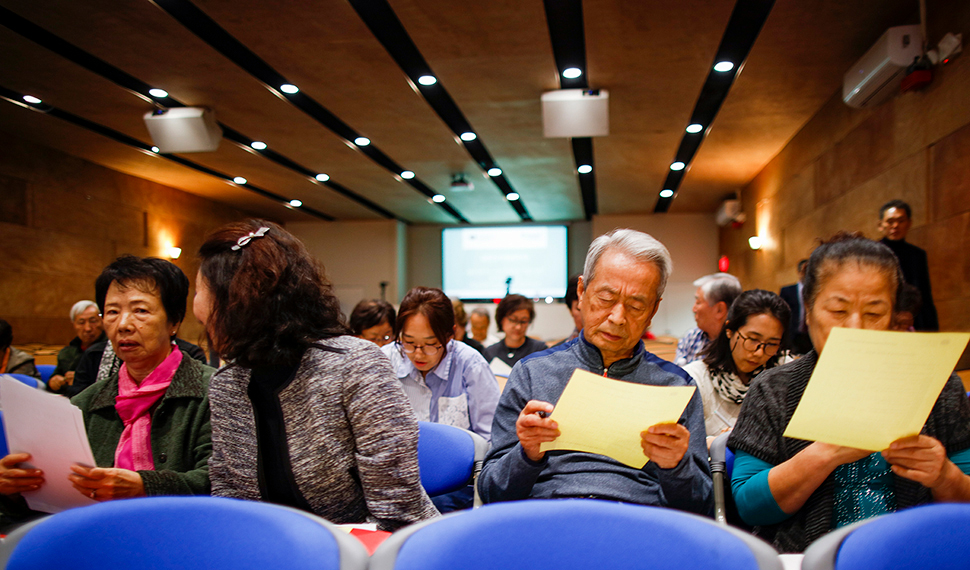 Dong Hee Kim, Community Outreach coordinator at the Cancer Research Center for Health Equity, conducting a cancer awareness workshop with community members at Los Angeles Onnuri Church in Koreatown. (2018)